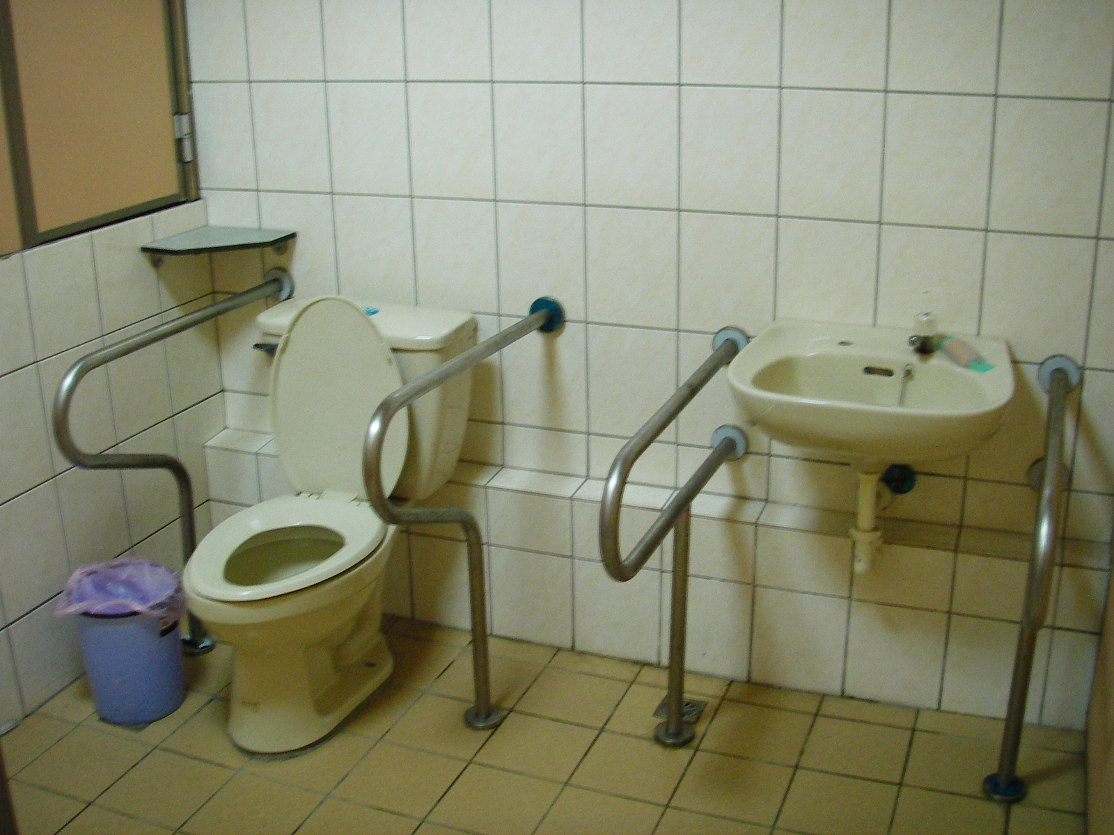 ��F�j�Ӥ@�ӡB�|�ӡB���ʤ��ߤ@�Ӥδ�a��(�k�k�Z���U���@��)